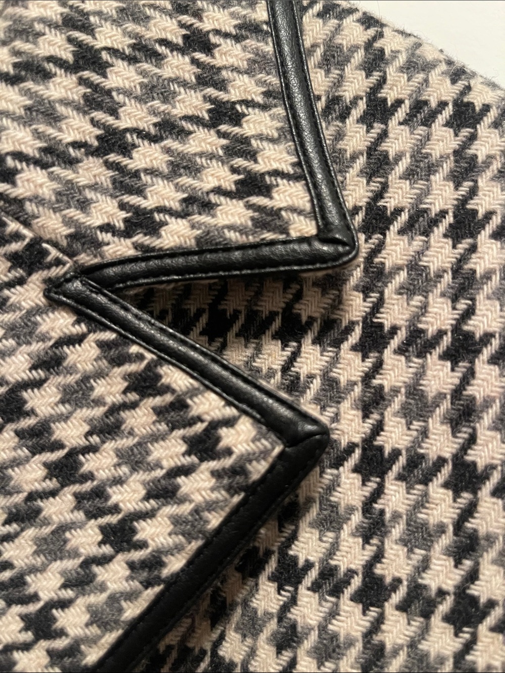 Woman’s Suit - Picture 3 of 5
